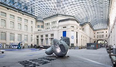 潮鞋篮球大冲撞:Nike SNEAKERBALL概念雕塑景观设计