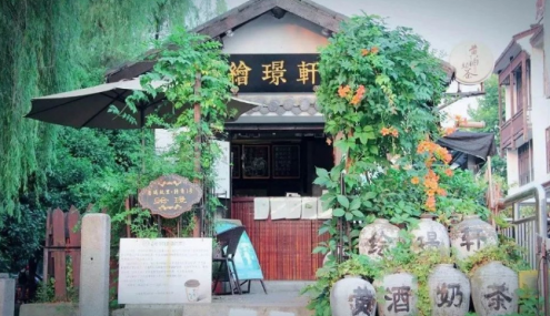 琥珀光，醉人意，让我们与绘璟越酒一起重返青春岁月